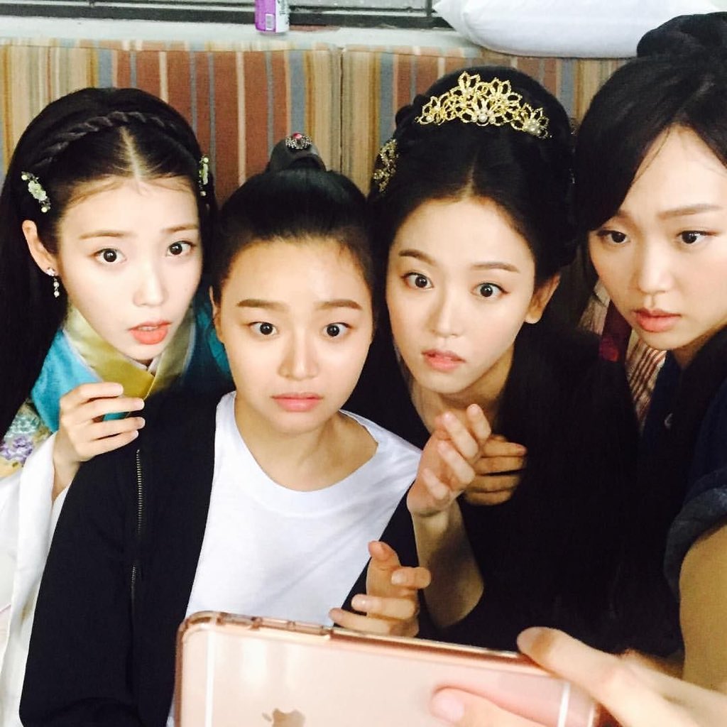 IovrmU's tweet photo. “나도 모르게 너에게 가고 있나 봐”

#달의연인보보경심려 https://t.co/mcNvXCewza
