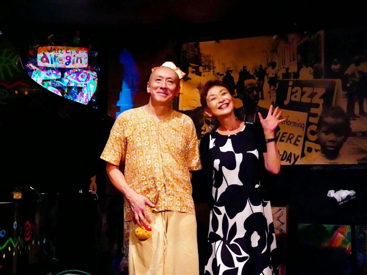 singing_manami's tweet photo. 8/28(金) 横浜エアジンで田中信正さんとのデュオでした。
2回目のデュオは、緊張感の中にも音が絶妙に溶け合う気持ち良さを味わえた、嬉しいライブとなりました。
お聴きくださった皆さま、どうもありがとうございます！

信正さんの新作『キティの誕生』から ↓ https://t.co/slq9FZGRUj