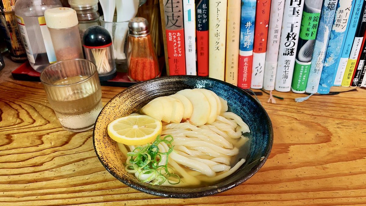 hanhan_mezzo's tweet photo. 桃の冷やかけ食べに桜井市のうどん屋さんへ、かなりワクワクの店構え
向かいの自販機もいい味
ガツン!とイリコ出汁🐟と🍑の甘さよ
甘じょっぱ美味しかったです😋
ほんで何故かそこで偶然パンダ友達と遭遇する奇跡🤣流れで喫茶店へ
#ぶれーど・う
#seat #fiat #fiatpanda https://t.co/q5KOG7Tm2U