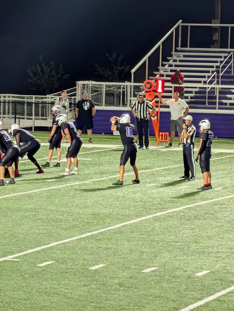 TcastOfficial99's tweet photo. Brownsburg QB in action vs Rabun Gap https://t.co/FP1pNpDj0b