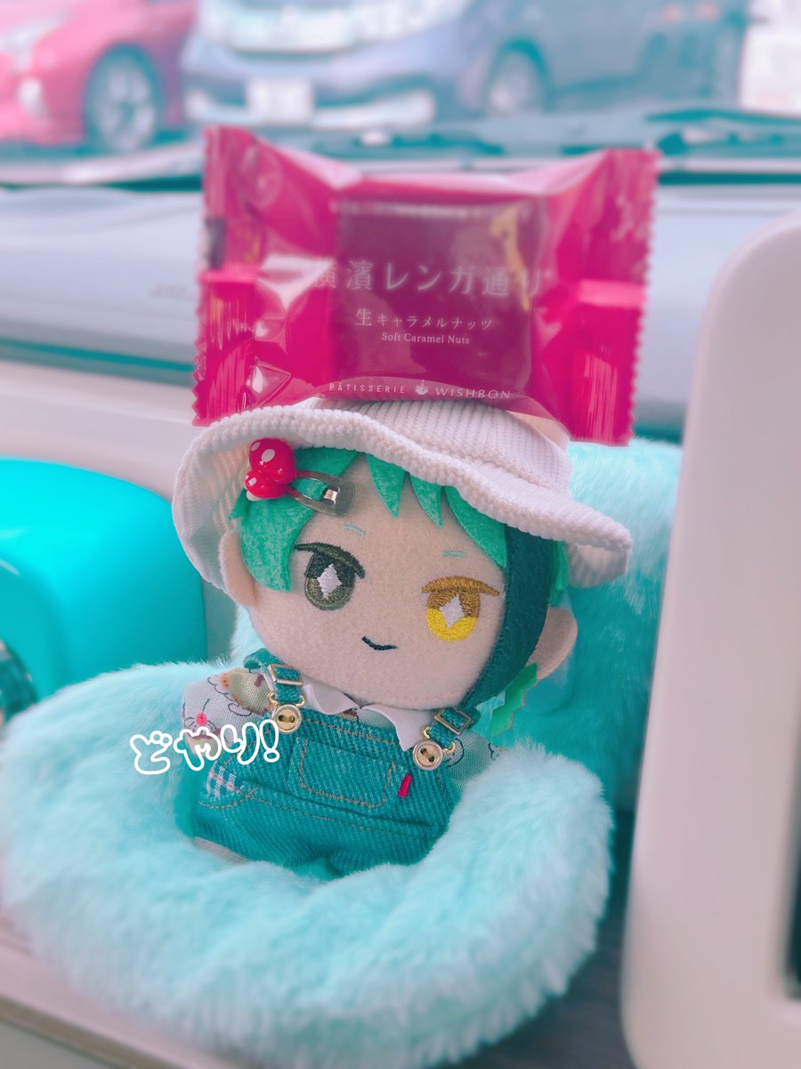 onebou_zz2's tweet photo. 退勤で嬉しい私と職場の後輩にお土産もらって嬉しいジェぬ🐬 https://t.co/7JXWjDUlKv