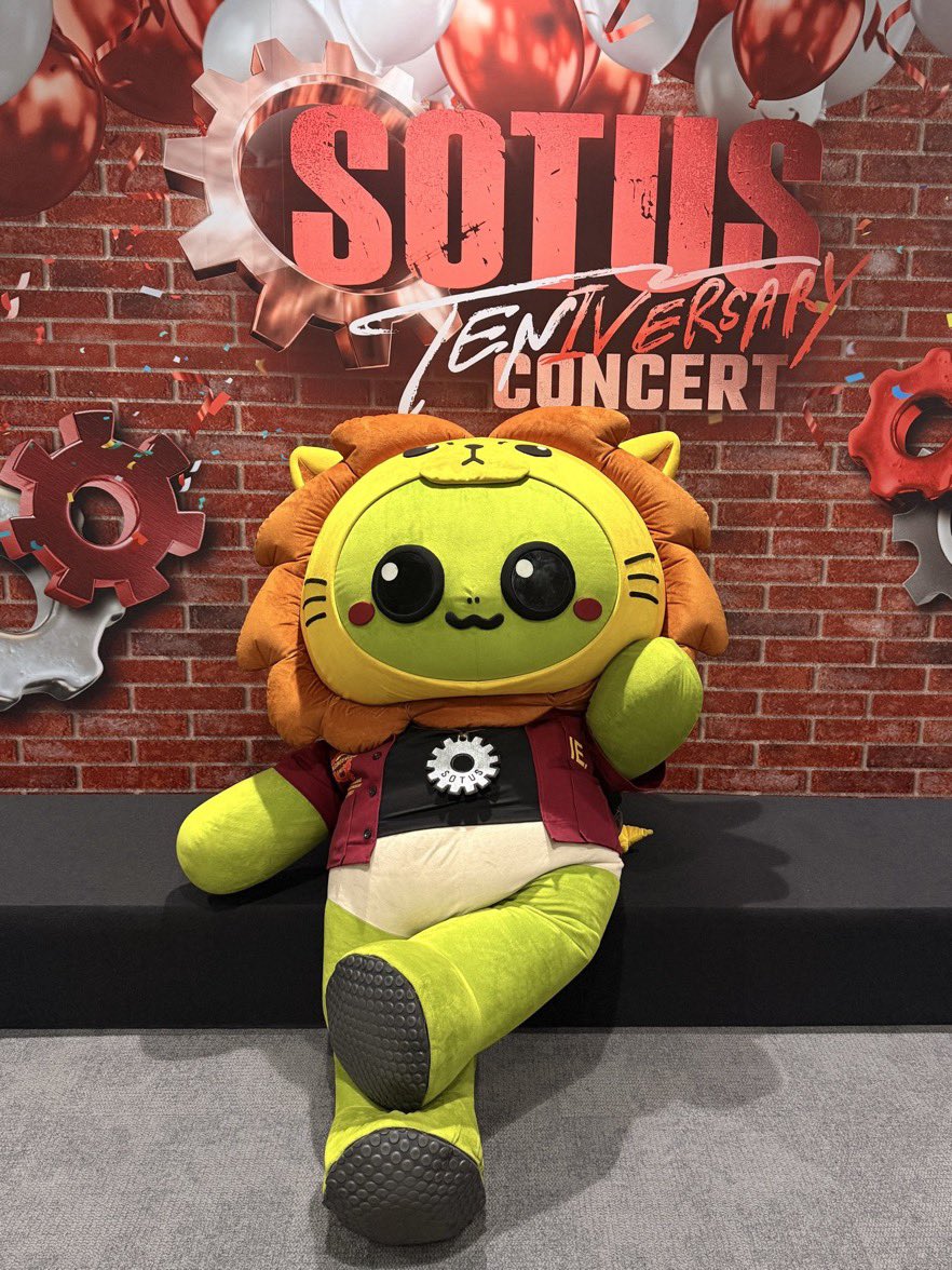 singtotiddies's tweet photo. Kingman pics so cuteeee 🤏🏾🤏🏾🤏🏾
SOTUS NICE 2 C U AGAIN

#SOTUS10thYearConcertD1
#KINGMAN

First year                           Third year https://t.co/IGWOpqnlRw