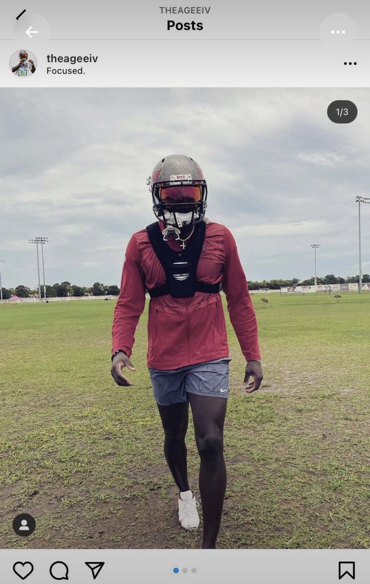 49ersSportsTalk's tweet photo. 🚨 FOUND ANOTHER FAKE NFL PLAYER.

First Daejon Love. Now Uras Agee IV (@TheAgeeIV).

Google said Uras was a Super Bowl LV champion who played Safety for the Buccaneers & Cowboys.

There was even a Roc Nation “Welcome to the Family” graphic with his name on it.

ALL FAKE.

The real résumé:

• D2 — Shorter University
• Never on an NFL roster
• Never played an NFL game

But this gets WILD.

Uras allegedly convinced a Tampa spa he was an NFL player and signed a football with his autograph so the business could give it to a kid through Toys for Tots.

Imagine being a kid receiving a football thinking it was signed by an NFL player…

Then came the NFL cosplay:

• Bucs helmet at a random field with “focused” as the caption
• Signing with Jay Z’s Roc Nation 
• Faking a Super Bowl ring
• Faking a Cowboys signing

TWO fake NFL players exposed in TWO days.

First Daejon. Now Uras.

How many more are out there? 👀