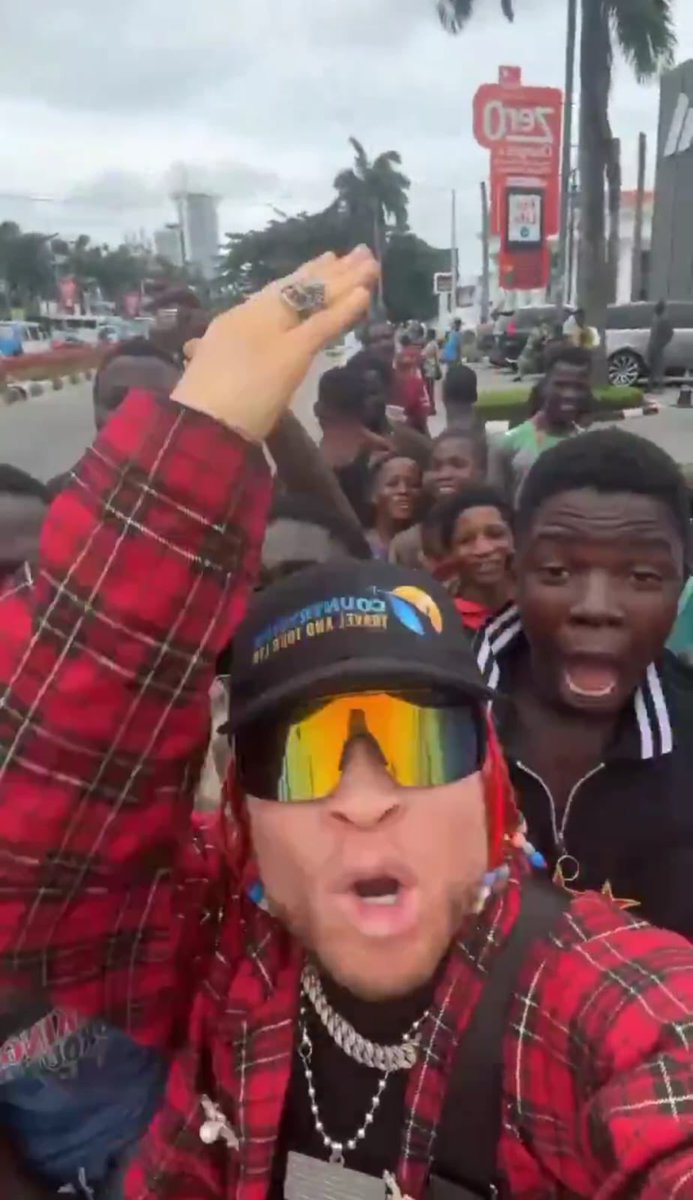 GuyMr10's tweet photo. Fake Poco Lee is out in Lagos protesting the urgent release of original Poco Lee 😂 https://t.co/xj1BeUZVXm