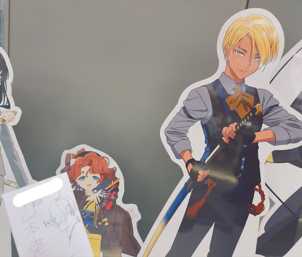 eda_mame246's tweet photo. パネルにやっとお目にかかれてとてもテンションが上がりました✨
サインは一人一人絵柄が違って後ろから見ててとても楽しかったです💕

#春夏秋冬代行者 https://t.co/Oq0bkd6QUO
