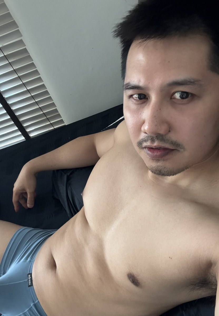 permyot1986's tweet photo. วันหยุด นอนจนบวม ปวดคอด้วย https://t.co/J2pbahWnpd