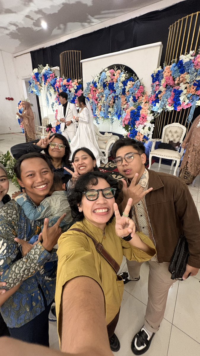 wzonetrenggaIek's tweet photo. admin reunian di kondangan admin kebon jeruk 🫶

Selamat menempuh hidup baru dan bobo ada yg nemenin ya min, pst pst reunian jg kali @official_izone https://t.co/r3kWuA8QXs