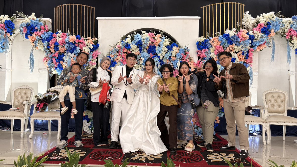 wzonetrenggaIek's tweet photo. admin reunian di kondangan admin kebon jeruk 🫶

Selamat menempuh hidup baru dan bobo ada yg nemenin ya min, pst pst reunian jg kali @official_izone https://t.co/r3kWuA8QXs