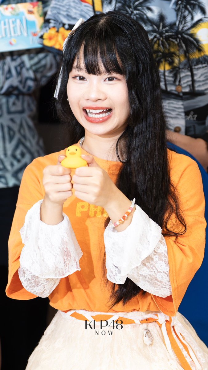 HanaHunney99's tweet photo. Gambar Shu Zhen yang ni tak tumpah sebijik macam #UNIS #Seowon takpun #IVE #Wonyoung masa #IZ_ONE area.
#klp48 #mutiara #pearl #cute #comel #shuzhen_klp48 #akb48 https://t.co/N2oSbskdnV