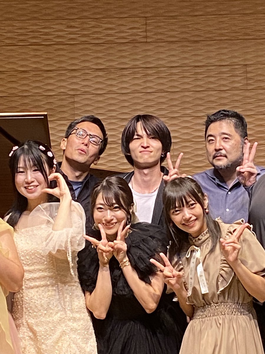 aTShiswIkI86366's tweet photo. SSCシェアハピエンタメシリーズ　音楽日和Vol.3
✨音の響演✨2026.08.26
スペースDoに於いて開催

様々なジャンルの音楽家が集まり響演を楽しむ事が出来ました

拓音さんがギター🎸で伴奏オリジナル曲✨花のような君✨やサタデーナイト✨をセンターでかっこ良く歌われまし
@ssc_hapi
@takuto_music_10 https://t.co/V3K99WcZCS