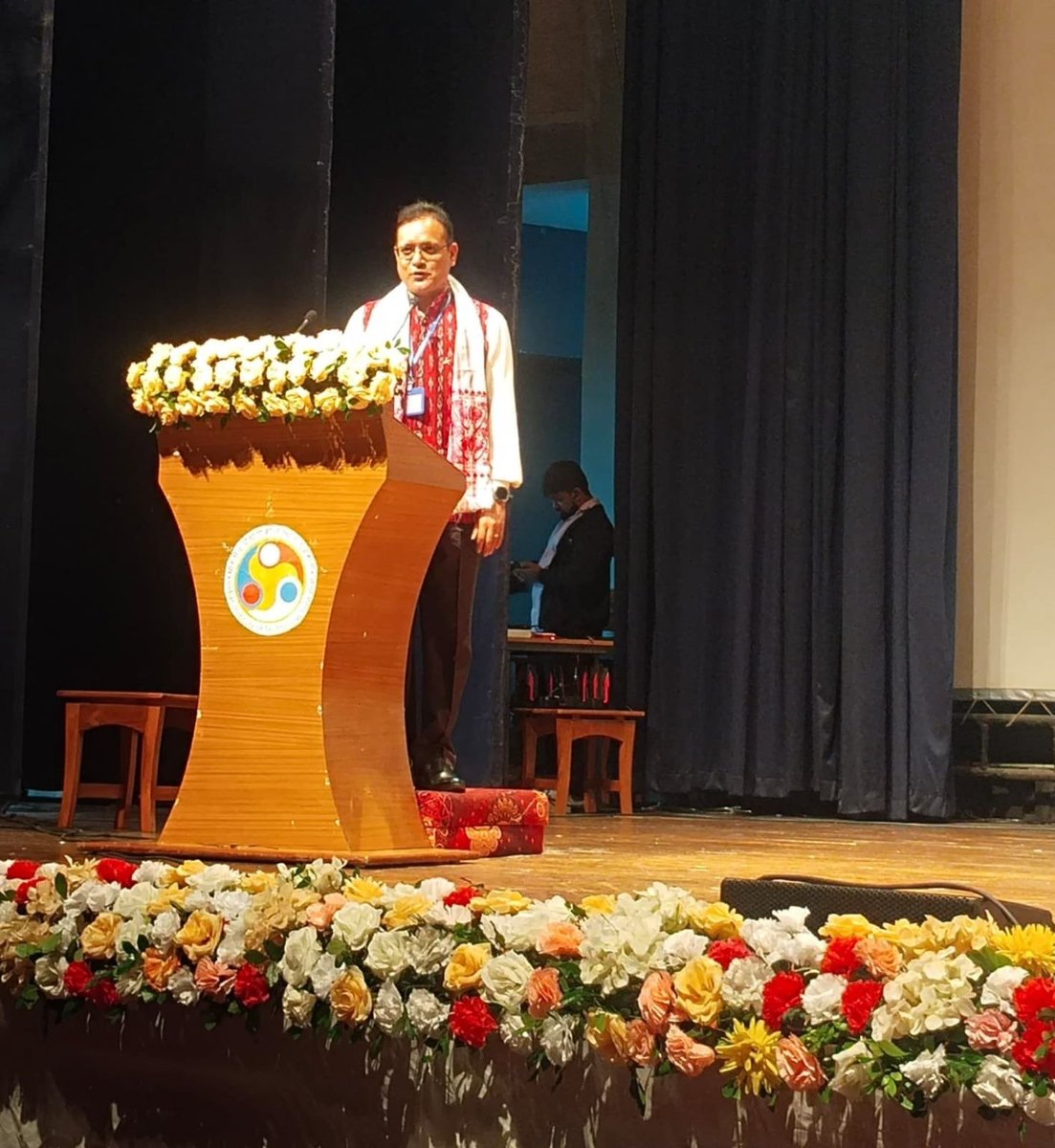 stpiguwahati's tweet photo. #STPIINDIA 𝒂𝒔 𝑰𝒏𝒏𝒐𝒗𝒂𝒕𝒊𝒐𝒏 𝑷𝒂𝒓𝒕𝒏𝒆𝒓 𝒂𝒕 𝑻𝑬𝑪𝑯𝑵𝑰𝑪𝑯𝑬 2026 𝒂𝒕 𝑰𝑰𝑻 𝑮𝒖𝒘𝒂𝒉𝒂𝒕𝒊.

We are pleased to share that STPI - Software Technology Parks of India and Indian Institute of Technology, Guwahati have collaborated for  #TECHNICHE2026, annual event of technological extravaganza. As innovation partner, we take this opportunity to promote Ministry of Electronics and Information Technology initiated measures and develop a culture of innovation-led development of entrepreneurial ventures with cutting-edge yet diver technological domains . 

Lighting of sacred lamp signifying the inauguration of  #Techniche2026 was performed by Prof Devendra Jalihal with Dr. Soumya Prakash Otta, Jurisdictional Director STPI - Software Technology Parks of India, Guwahati, gracing the event as Guest of Honour. We express our humble gratitude to have been provided this platform and honour.

We are confident this collaboration gives wings to the innovative young minds in the hackathon and technology demonstrations competitions to apply #diverse_technology for solving & optimizing issues touching mankind. 

In the address to the gathering, Dr. Soumya Prakash Otta highlighted on impactful usage of these demonstrated #technologies and results of the #hackathon are going to value add India's indigenous technological developments, aligned with the vision of Government of India for Viksit Bharat 2047.
@GoI_MeitY @IITGuwahati @arvindtw @stpiindia @guptaa_sanjay @SoumyaOtta