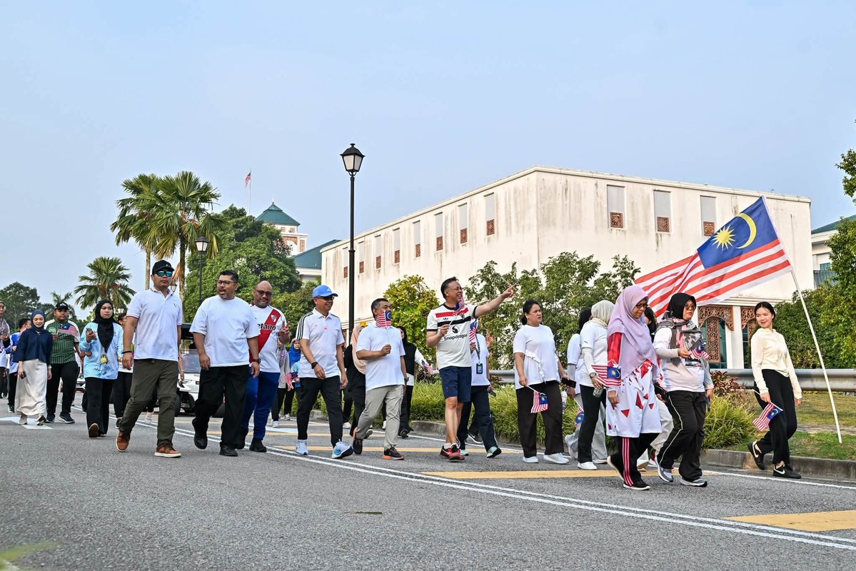 MalaysiaMFA's tweet photo. ° Deputy Secretary General for Bilateral Affairs, Dato' Syed Mohamad Hasrin Tengku Hussin officiated the Ministry of Foreign Affairs' National Day Brisk Walk 2026 on 28 August 2026. The event was also attended by Deputy Secretary General of Multilateral Affairs, Dato' Dr. Ahmad Faisal Muhamad, together with senior officials of the Ministry and members of the Wisma Putra family.
 
° The programme is one of the activities planned and organised by the Ministry of Foreign Affairs to foster a strong sense of patriotism in conjunction with the Bulan Kebangsaan celebrations, while also promoting a healthy and active lifestyle among Ministry officials and staff.
 
° The activity is also in line with the theme of the 2026 National Day and Malaysia Day (HKHM), “Kesejahteraan Dinikmati”, reflecting the values of health and unity as key pillars of well-being within the Wisma Putra family.

🇲🇾🏃🏻‍♂️‍➡️🏃🏼‍♀️‍➡️

#WismaPutra #HKHM2026 #KesejahteraanDinikmati #DiplomasiMADANI #MalaysiaMADANI #TaatSetia