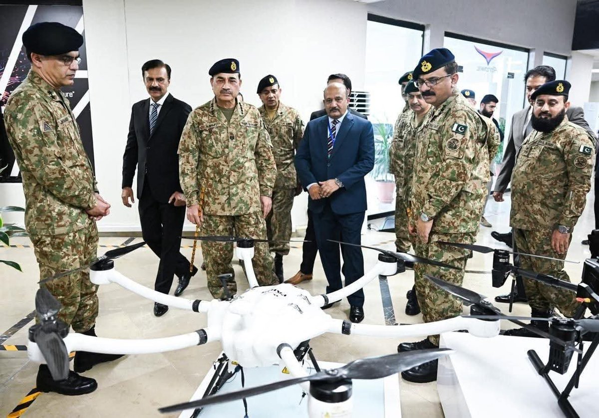 realakasha's tweet photo. CDF Asim Munir visited POF Wah to review its production capabilities, export potential, and vital role in strengthening Pakistan’s defence industrial base.
#SaluteToFMAsimMunir
#ProudOfCDFAsimMunir
#DeepRespectForCDF
#StandingWithCDF
#OurStrengthCDF https://t.co/SZvzFuXXM2