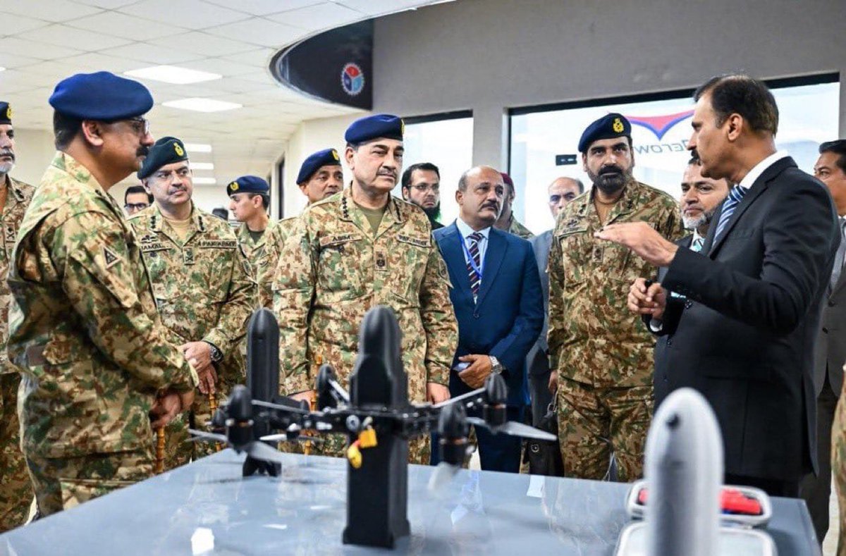 Mahamsaysss's tweet photo. Chief of Defence Forces Gen Asim Munir visited Pakistan Ordnance Factories (POF) Wah to review production capabilities, export potential, and its vital role in Pakistan.
#SaluteToFMAsimMunir
#ProudOfCDFAsimMunir
#DeepRespectForCDF
#StandingWithCDF
#OurStrengthCDF https://t.co/owtTlEiyG3
