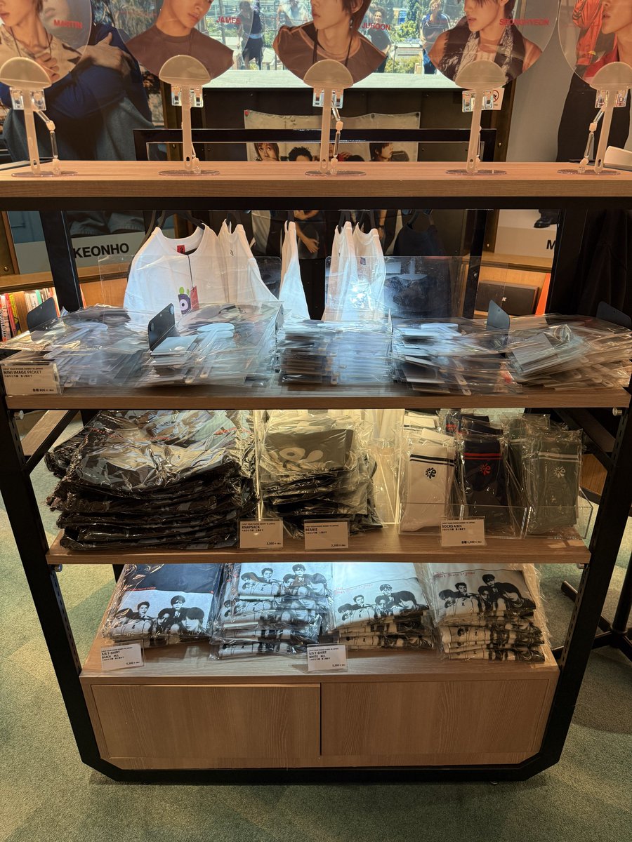 coer9__r1n0n's tweet photo. PYPD CORTIS コルティス ポップアップ POPUP 渋谷 TSUTAYA 
8/29 15:30ごろ在庫状況

(それ以外のグッズリプに続けます)
 #CORTIS #POPUP #CORTISPOPUP https://t.co/VtgBC2DR61
