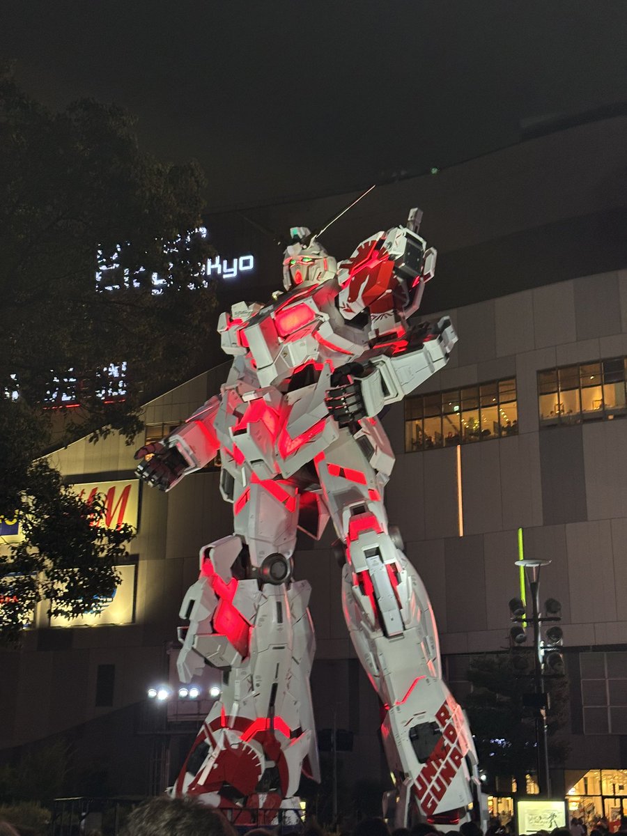 tikuyofz's tweet photo. お台場行くたびにユニコーン見て「今日で見るの最後か〜」って言ってる

これで4回目 https://t.co/Y46mvYWnzv