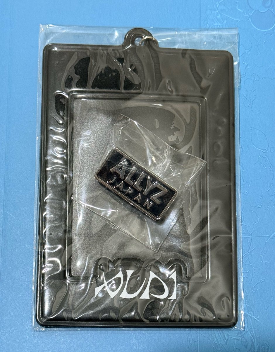 tmemtbt93's tweet photo. ALD1のFC特典やっと届いた〜！
これをつけていく現場がなくて寂しい
11月のテレ朝のライブは行けるといいな https://t.co/IepvWqsL4z