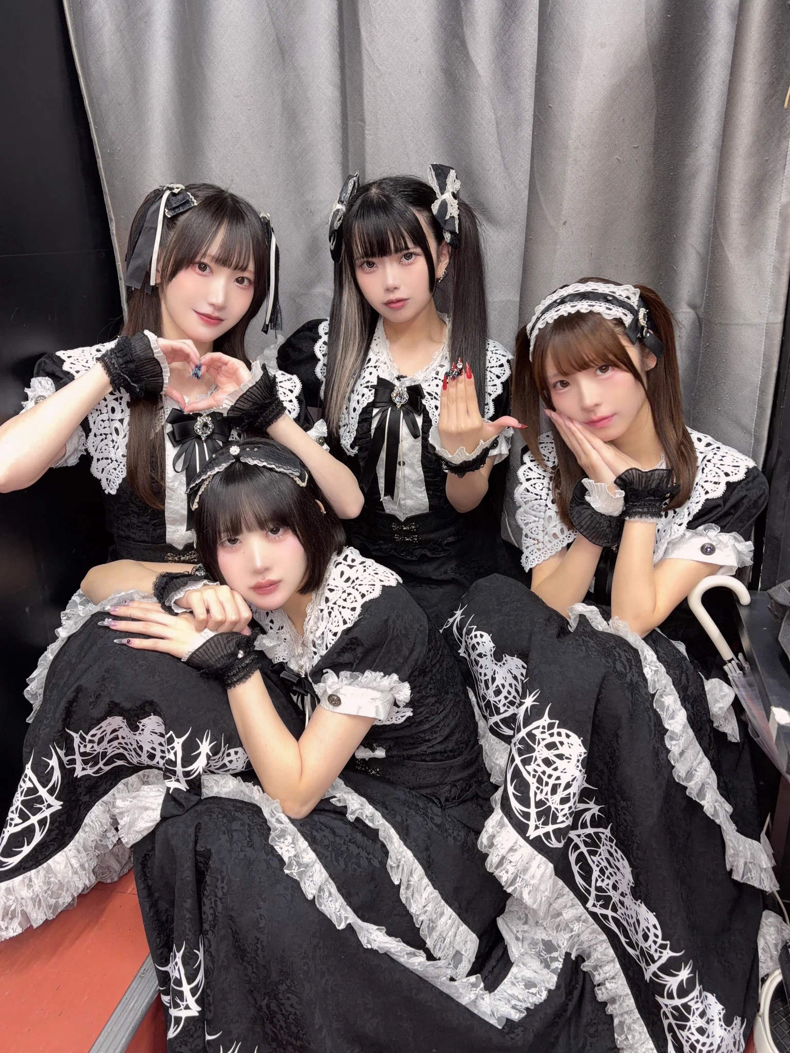 HQ4-Z-RbYAAAArC?format=webp&