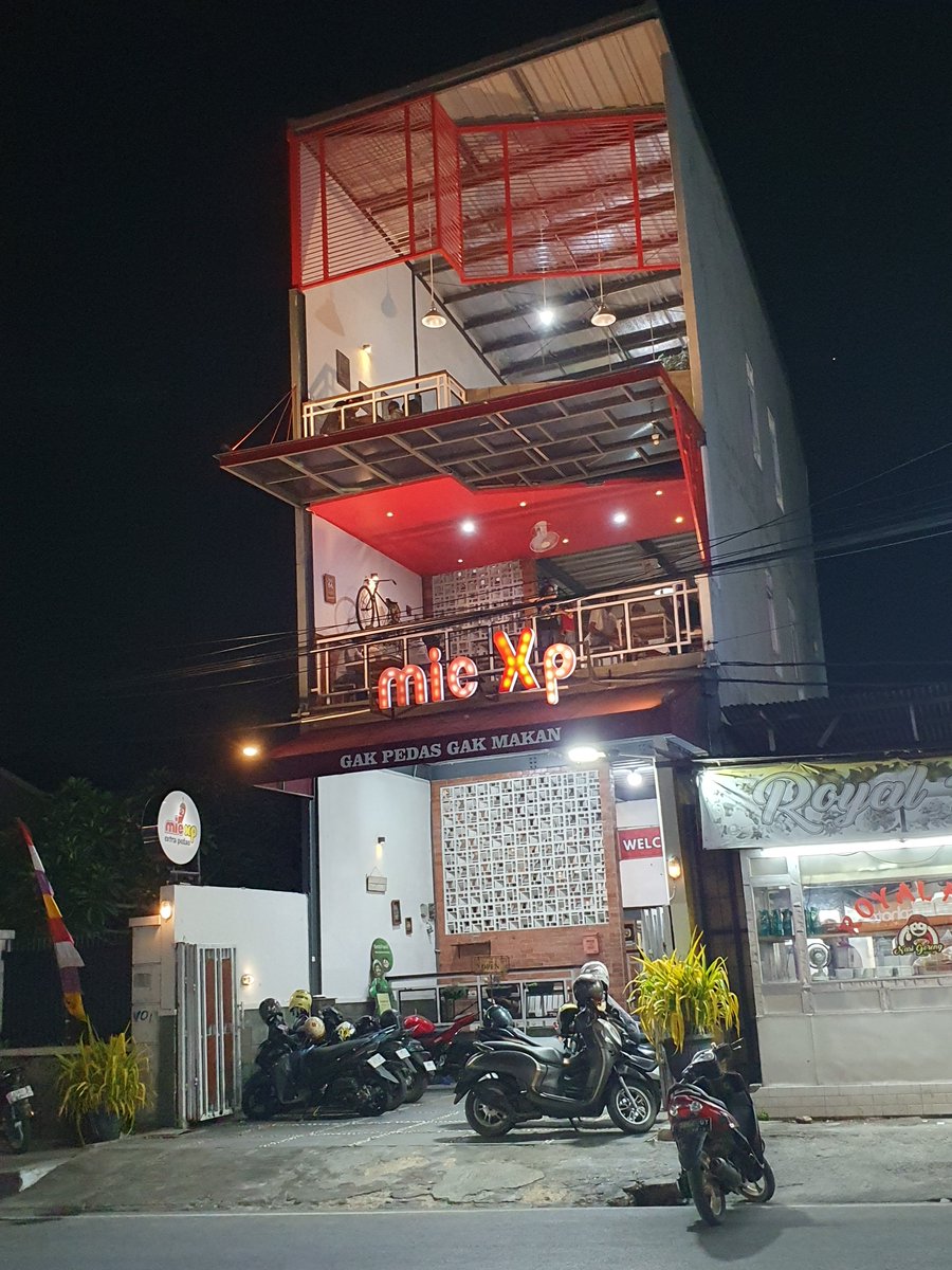 Zii_6969's tweet photo. Purwakarta malam ini macet. https://t.co/6Yr2tuXix9