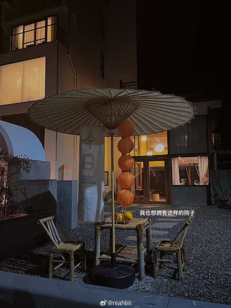 TrishlaGaharwar's tweet photo. After the rain, the alley is quiet. The small diner’s red lantern glows warm—someone’s slurping noodles, steam curling like a secret. No rush, no noise, just hot soup and late comfort. https://t.co/ancFtkx47S