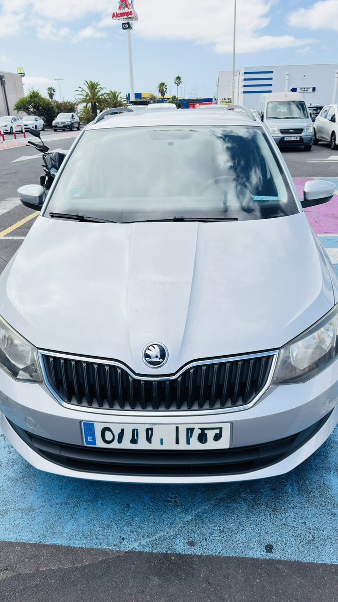 TenerifeVial's tweet photo. ♿️‼️ Tarjeta FALSA de PMR ( copia en color ) utilizándose en parking de Alcampo. 

Avisado @112canarias, tras una hora no apareció ni @policia ni @policialalaguna 

Otro usuario clandestino que escapa … 
@SocialGobCan @DGTes https://t.co/BB0XXgW3sz