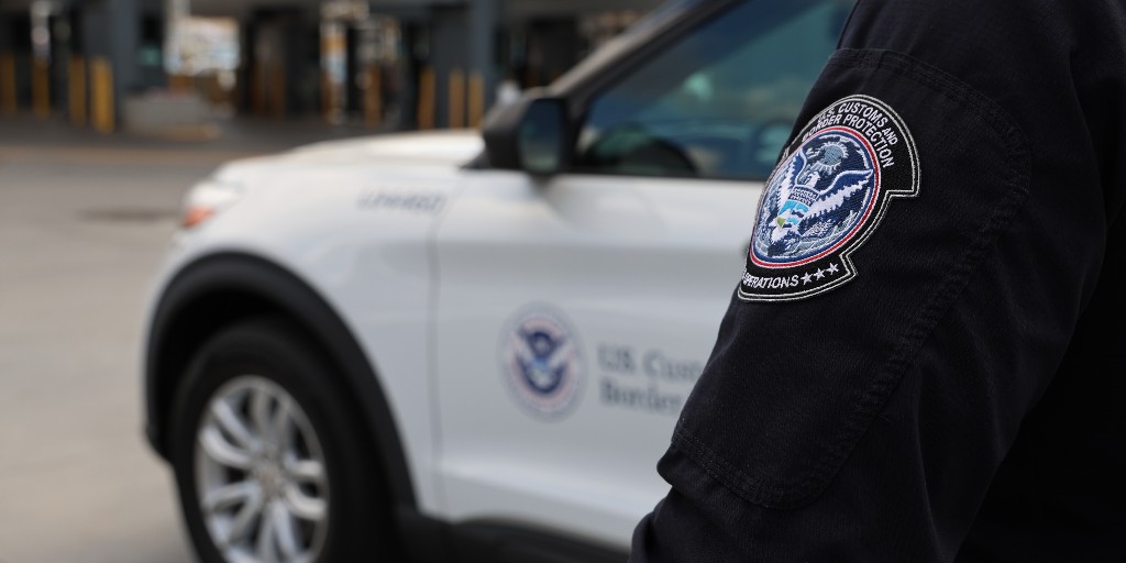OFOEAC's tweet photo. CBP officers at Pharr International Bridge seized $14.9M in meth hidden in a shipment of fresh celery. 721 packages (1,675 lbs) were found using advanced scanning tech and officer expertise. The drugs and vehicle were seized; HSI launched a criminal investigation. @DFOLaredo
➡️ https://t.co/ZFkUOM0ADK