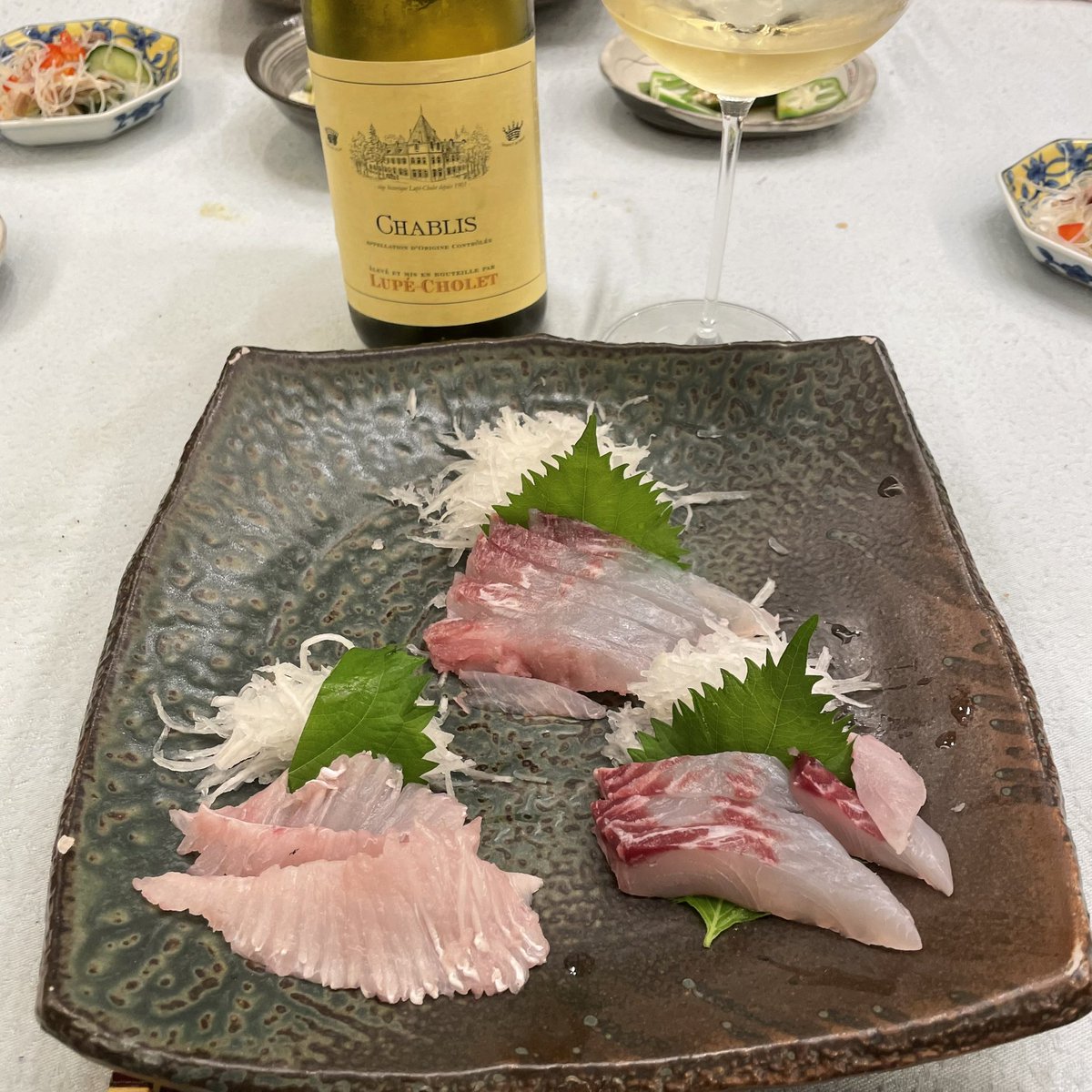 HomeKitchenOnl1's tweet photo. 小田原のトトコで見つけた珍しいツバメウオ、お刺身に。身が締まって、コリコリ、えんがわは脂がのって美味しい😋ダイビングではよく見かけるお魚、シャブリを合わせて初めて食べました。
@HomeKitchenOnl1 https://t.co/lmLVR8GQon