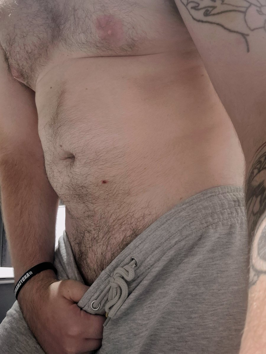 SGBeardedDaddy's tweet photo. What's womens actual thoughts on grey joggers?

Is it a fad or does it really make you wet 😋

Show me what it does to you 😈 

#greysweats #tattoo #dadbod #beard #horny #sneak #fans #fyp #comment #kink https://t.co/sw4nTBp7tU