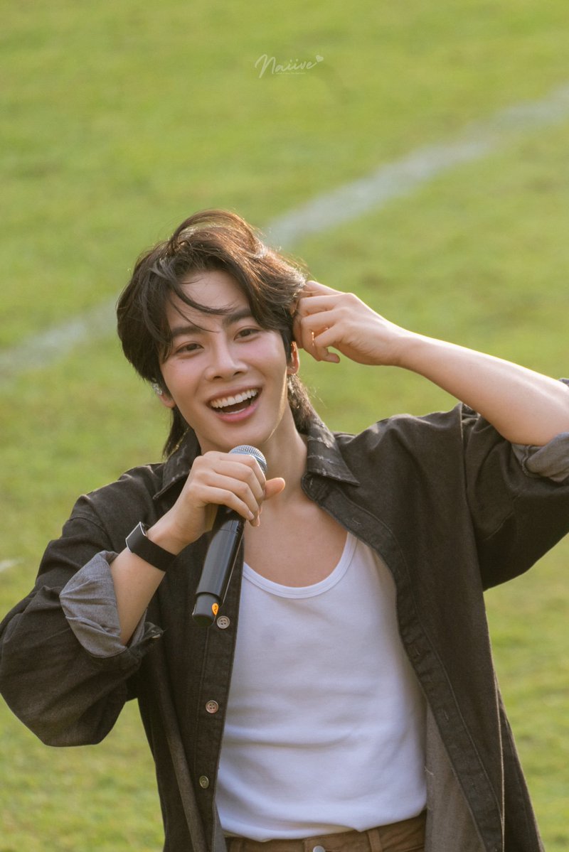 mixlucu's tweet photo. actually how is he allowed to look this fucking beautiful https://t.co/scUSmUztwy