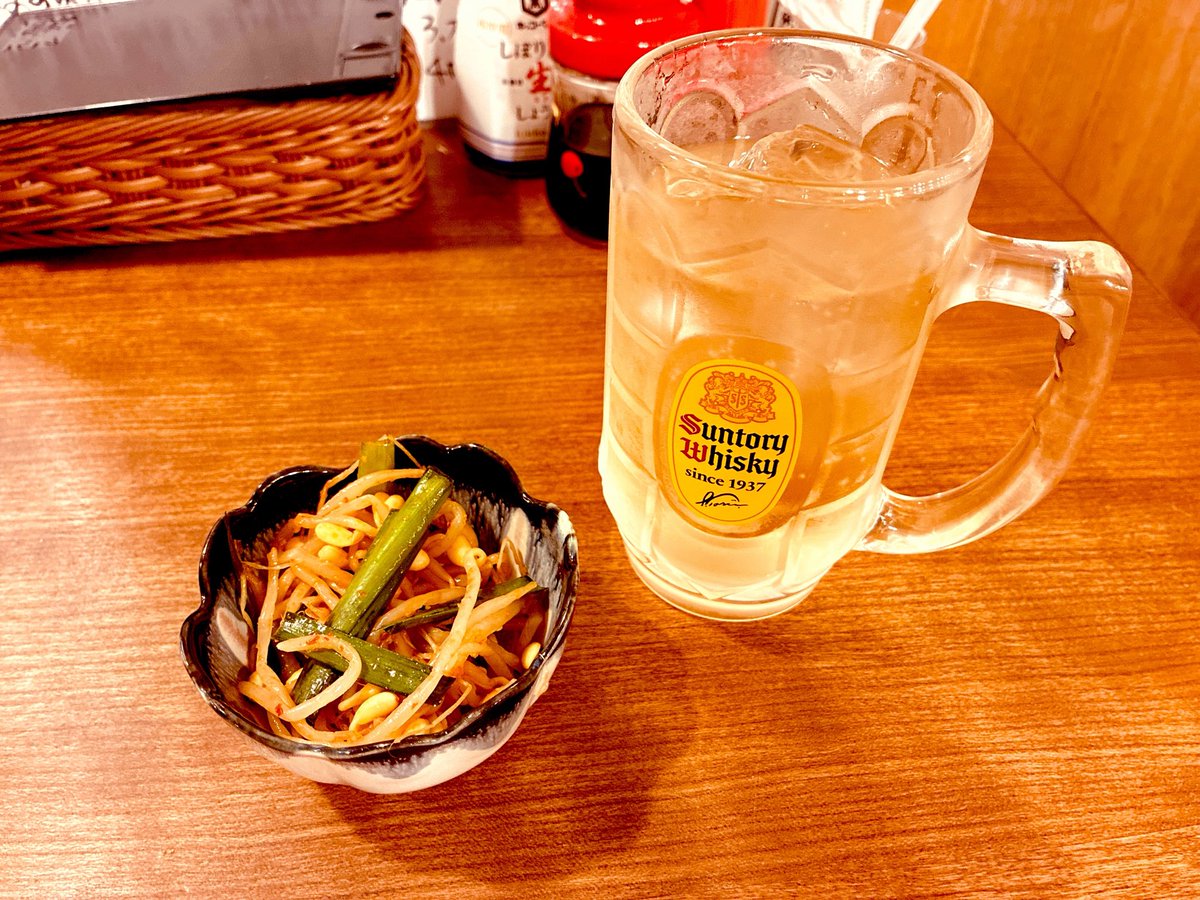 omemedamon_'s tweet photo. 徳田酒店でひくねとグルメ、もといダサ酒
タッチパネル注文じゃなかったから不安（声小さいからにぎやかなお店だと店員さんに気づいてもらえず注文できない🥲）だったけど、ここの店員さんはすぐ反応してくれてうれしかった
もやしのナムル、濃い味付けでおいしい…お酒がすすむ https://t.co/1XgimZ8PNG