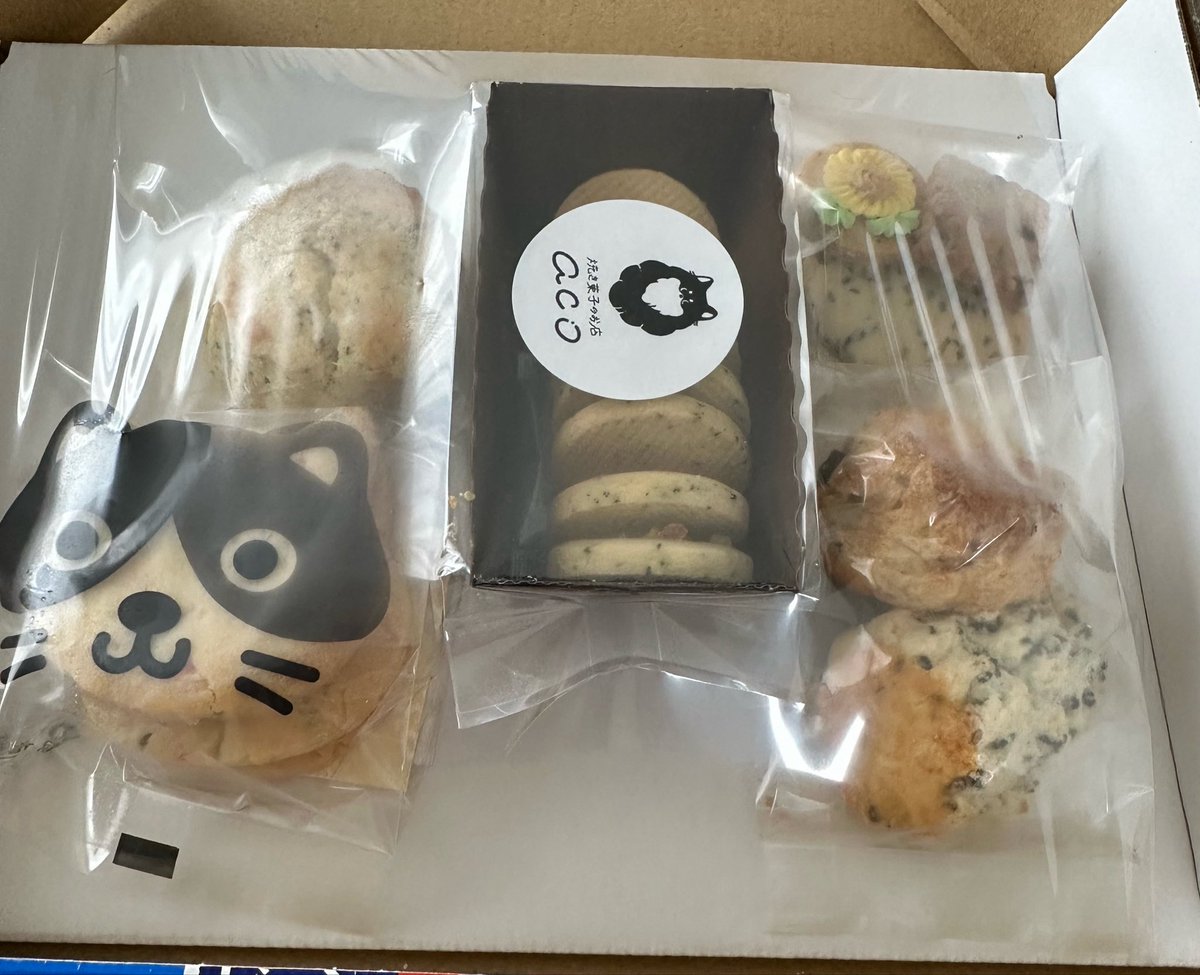 R5Rhof_'s tweet photo. @aco_cookies
紅茶を入れて早速ティータイムした☕️おまけも沢山入ってて嬉しい😭
2日間で楽しみます🫶 https://t.co/Kck0x8LLiU