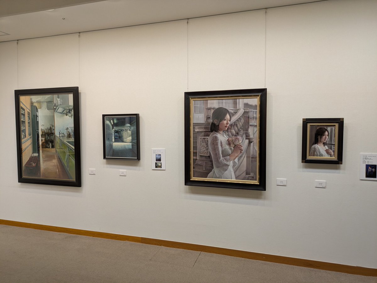 Aida2Kazuhiro's tweet photo. 日本橋髙島屋 S.C.本館6階 美術画廊 で
第37回　明日の白日会展
を拝見しました。

　写真は展示の様子（一部）

2026年8月26日(水)～8月31日(月)

白日会HP↓
https://t.co/ybB5RWOOvt

#明日の白日会展

📸 https://t.co/G6loSZeb2U https://t.co/kWhpTKPreU