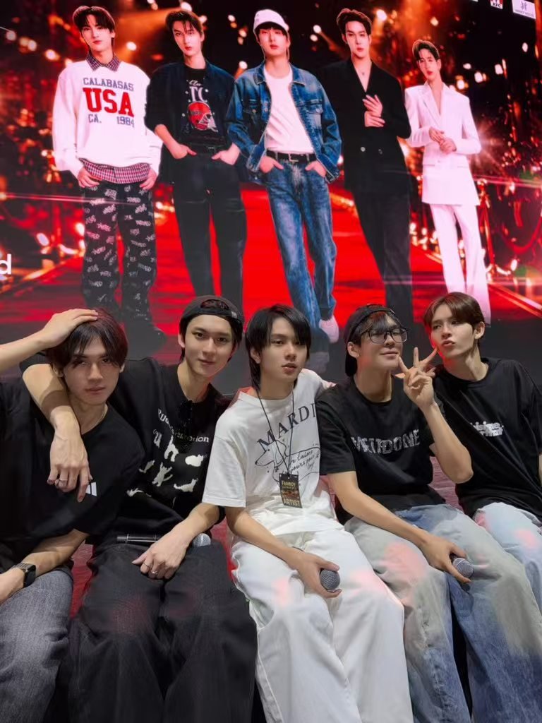 Yukilovern's tweet photo. AuauSave fighting!
Jamesu fighting！
RyujinPatji fighting！
期待Mr Fanboy!
MR FANBOY CHAPTER 1
#MrFanboyEP1
#รักสุดใจนายแฟนบอยSeries
#AuauSave #อู่อู๋เซฟ 
#auautnp #savewrg 
#Jamesu #RyujinPatji https://t.co/FneswXPvnq