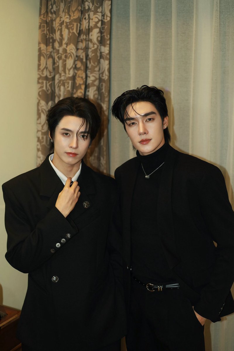 DeeHupHouse's tweet photo. “ตี๋-บุญยเกียรติ และ เฮง-ทัตพงศ์” ร่วมงาน 
“Pattaya International Film Festival”

ขอแสดงความยินดีกับผู้ได้รับรางวัลทุกท่านและ ขอขอบคุณสำหรับรางวัล “Outstanding Rising BL Actor” ด้วยนะครับ  🙏🏻

#PIFF2026xTeeHeng
#TeeBoonyakait #Hengmarkii
#GEND
#DeeHupHouse https://t.co/LKIscCAk4L