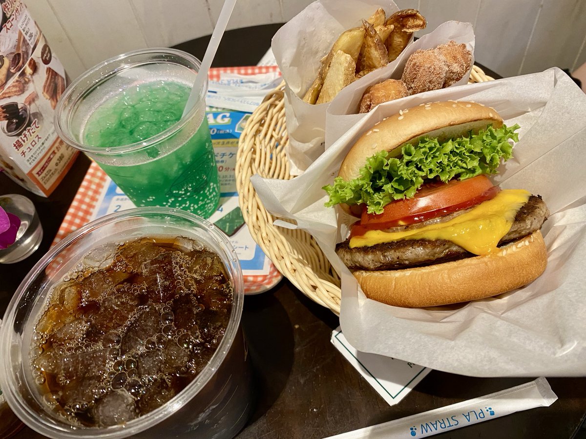 yn923738dy's tweet photo. フレッシュネスバーガー🍔 https://t.co/IhOvyXNALI