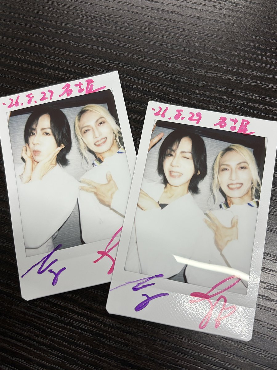 neu_hixro's tweet photo. 今日は朝7時半にYURAサマさんと品川駅で待ち合わせをしてから名古屋に行くまでの新幹線の中、イベント中、大阪に着いてから串カツを食べている間もずっと話していました。僕にとってサマさんはスゴい芸能人だったけど、今日1日を共に過ごして「人間味のある優しい先輩」に変わりました。

苦労を外に出さない人だけど、僕なんかには想像出来ないぐらいの苦労と苦悩と葛藤を何度も繰り返して今があるんだろうな、と思いました。

今日のトークイベント中にサマさんが「笑顔でいること」と「笑顔にさせること」を大事にしていると話していて、その意味がほんの少しだけわかった気がしました。

サマさんが楽しそうに話しながらレモンサワーを飲んでいる姿を見て、「この笑顔がずっと続くといいなぁ」と思いながら、一緒にレモンサワーを飲んで、僕の夏休み初日は良い1日となりました。

イベントに来てくださった方々、どうもありがとうございました！
みんなに会えて嬉しかったです！
サマさんと作ったネックサポーターは、「みんなが1日でも長くライブでヘドバンができますように」と願いが込められています。

どうか力になれますと幸いです！

明日の大阪もたくさん笑って、笑わせてきます…！

追伸：遠征の美容グッズをすべて自分で作ったもので揃えることが出来ました！美容業やってて良かった〜☺️