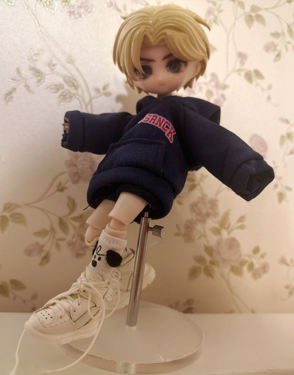 froieevel's tweet photo. 他已经穿上卫衣了 https://t.co/ke1r5WWwck