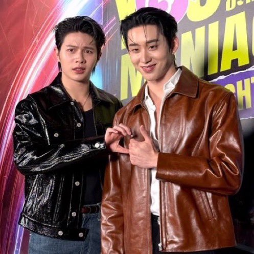 WilliamEst4eva's tweet photo. The difference 😭😭😭😭

MANIAC OPENING NITE  #YouManiacSeriesEP1 https://t.co/vIlFxmjqYr