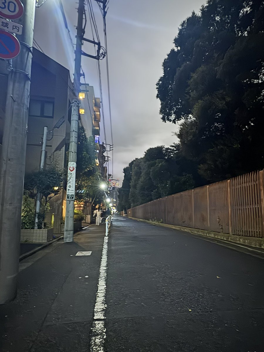 b_0c97's tweet photo. Stray Kids スキズ Run it Japan 国立競技場 1日目
画像2枚目・3枚目の位置に落し物(結ばれたFelixタオル)がありました
明日も参加予定なので一度持ち帰り明日持参します。
心当たりのある方はお声掛けください！ https://t.co/JYnanvjVlQ