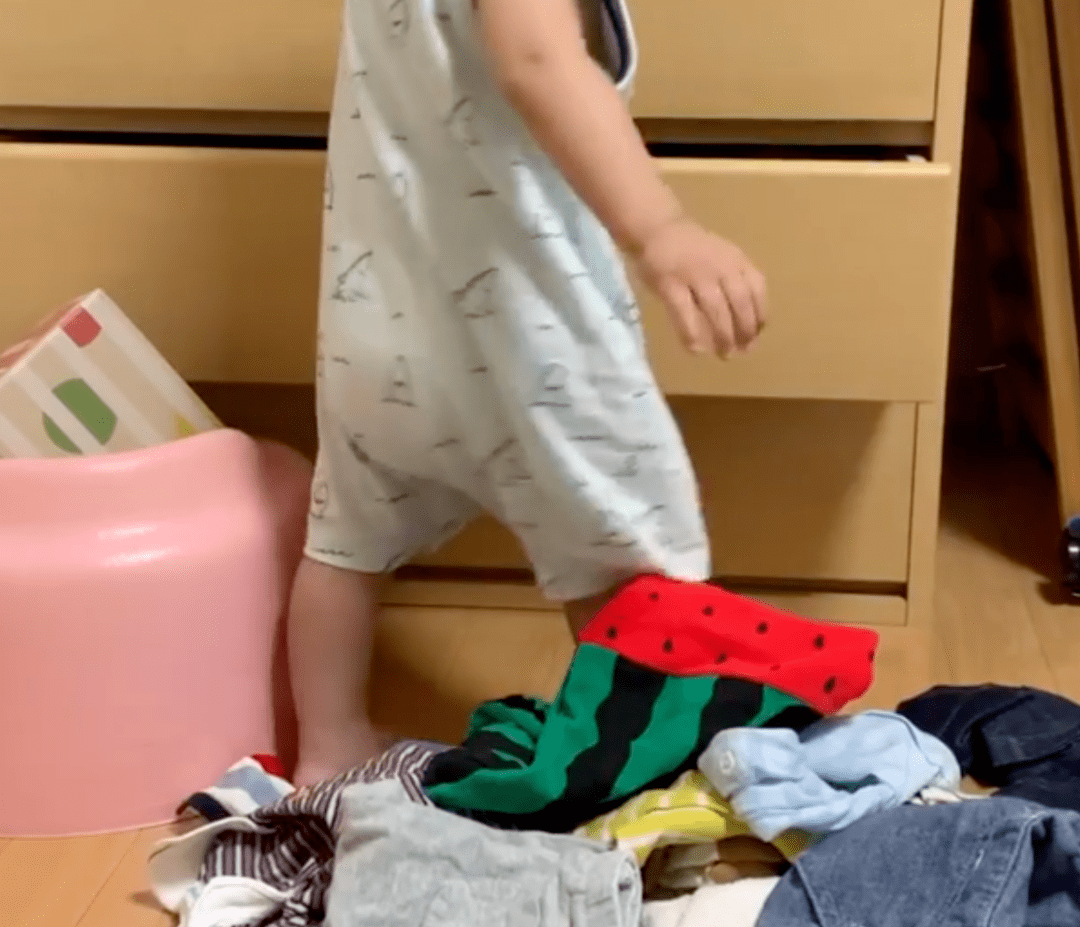 softc984726's tweet photo. Just finished folding a mountain of laundry, and I swear my socks are having their own little party in the drawer—who even wears matching socks anymore https://t.co/byQSQaI4jO