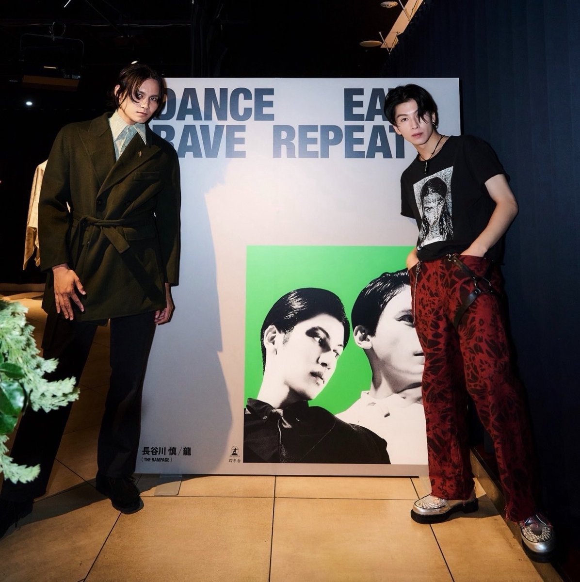 makoto_lo_olzzz's tweet photo. "DANCE EAT RAVE REPEAT"
書店イベントお越し下さりありがとうございました😎🙏🏻
読んだ感想皆さんから直接聞けて嬉しかったです！
愛知/大阪イベントも楽しみにしてます🙌🏻
@derr_official #DANCEEATRAVEREPEAT https://t.co/2VU9P0WoKP