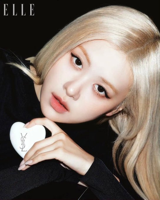 PINKSBASE's tweet photo. WOW ROSIEEE https://t.co/kgLTFfyFH8