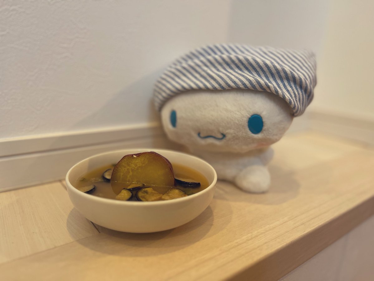 cinnamon_withme's tweet photo. すたシナが

「おやつは炊飯器でむした
さつまいも🍠なのよ。
あんのういも手に入ったから
蒸したらとーっても甘かったのよ。
お味噌汁にも入りたらいいかなって」

ありがとう。
愛も芋もでかいよ。 https://t.co/rV08S0MR1R