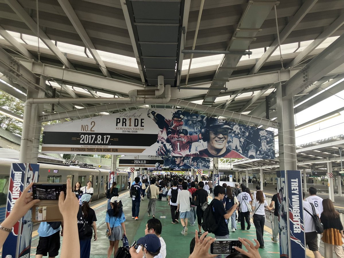 sugicyan93's tweet photo. 西武球場前駅の装飾(^^) https://t.co/lfracfeLZ8