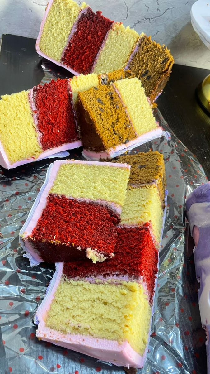 Oziomas_Oven's tweet photo. Which one are you choosing? 👀

🎂 Vanilla cake
🍫 Chocolate cake
🍓 Rich fruit cake 

#cake #cakelovers #bakers #Algérie #GranHermanoGeneraciónDorada https://t.co/cgRLirYOI8