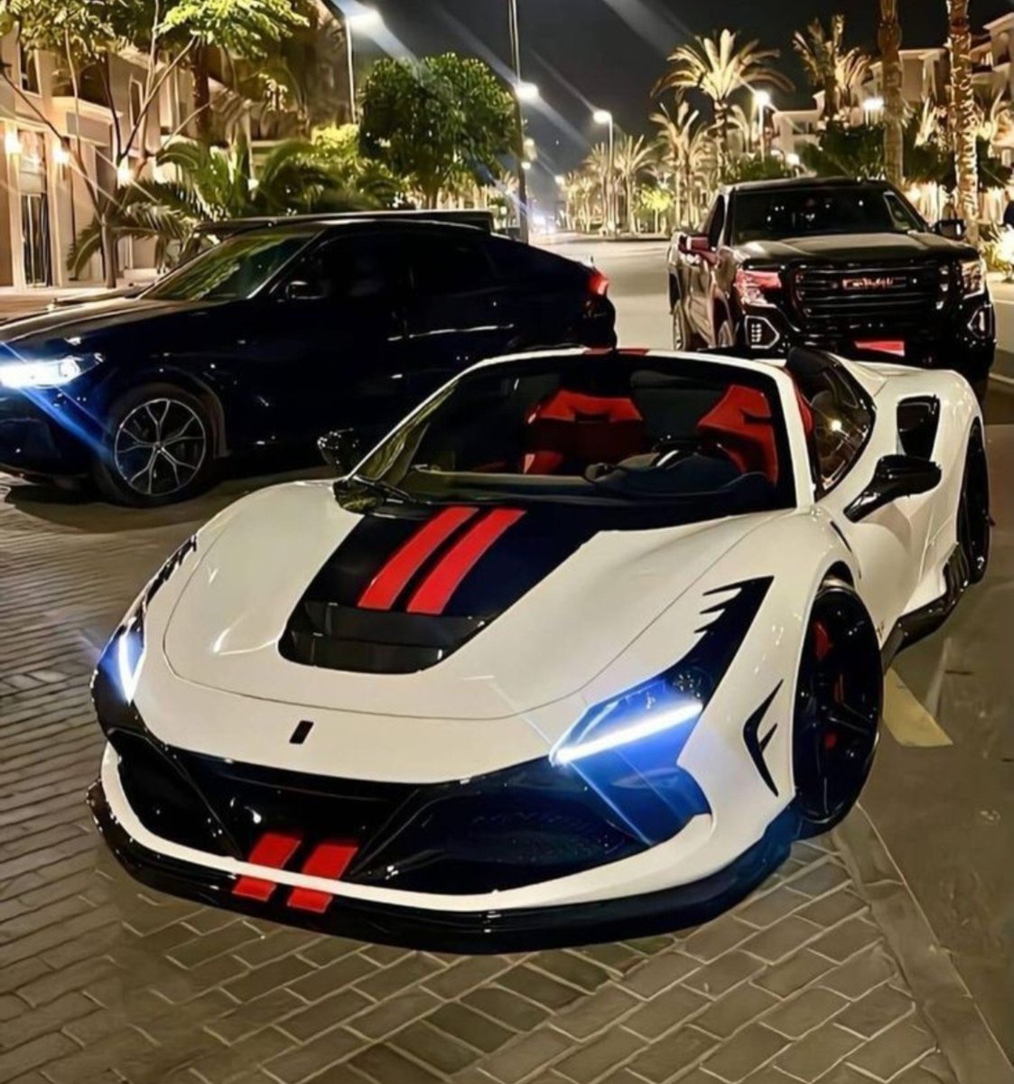 DailyFerrariTM's tweet photo. F8 https://t.co/VecKnH3NtG
