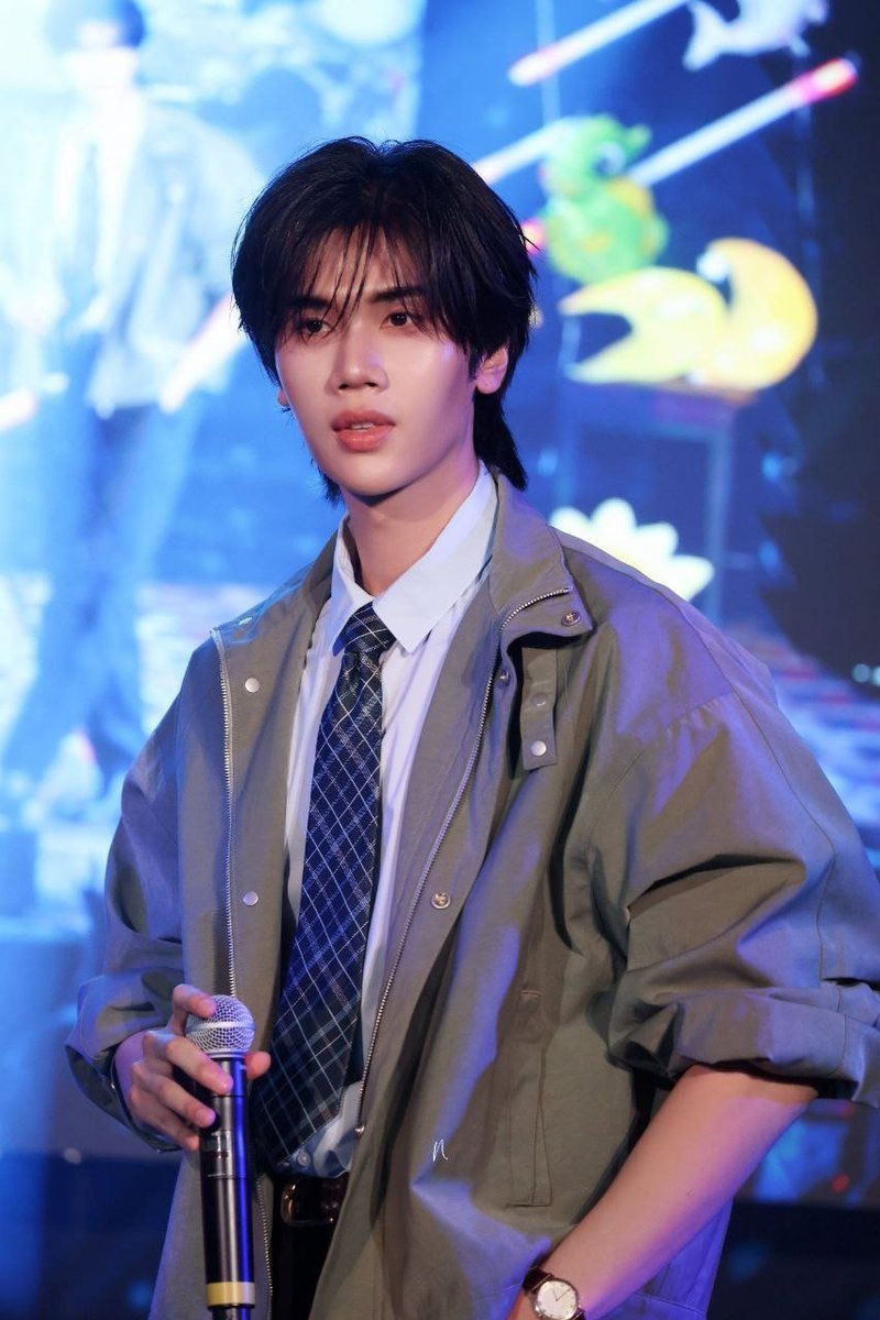 Bb_p0tat0's tweet photo. နတခ ကိုဆံ‌ပင်ရှေ့ချပေးထားတဲ့ stylish သူငယ်ချင်းကို ကျေးဇူးတင်ပါတယ် 
(အူယားစရာလေးဖြစ်နေပြီ)

JOONGDUNK AMANO L'ITALIA

#JoongDunk2ndFMinRome https://t.co/V33JtfVhlY