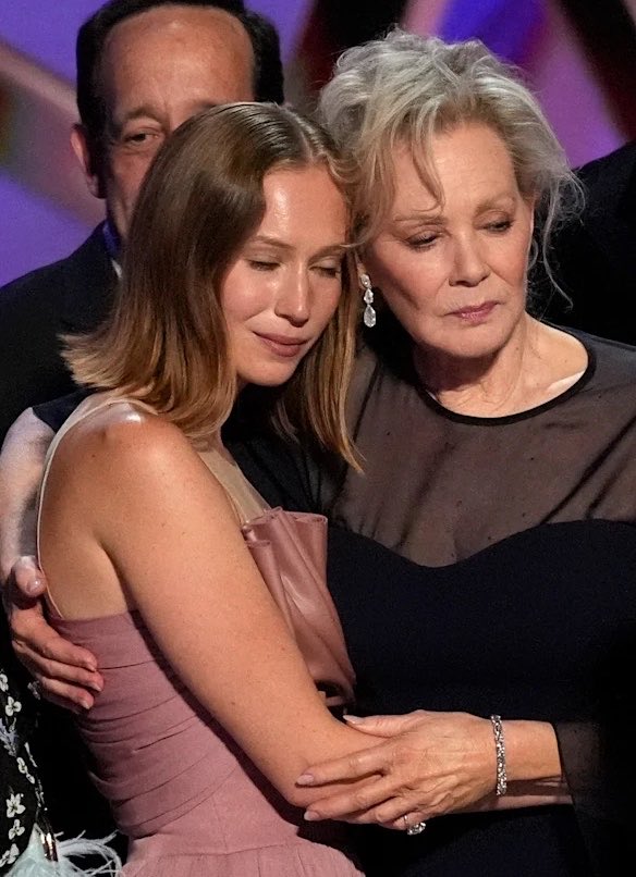 TbrightonDi's tweet photo. I know they love each other https://t.co/tF18YLYVz6