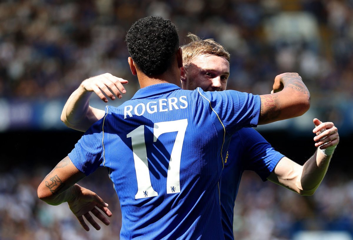 Blue_Footy's tweet photo. Cole Palmer on playing with Morgan Rogers:

🗣 "I think we're two different players. He's more physical, more powerful and stuff, and I'm more technical and whatnot.

I just told him [when he joined] that he'll make a big difference. We're signing other players as well, so we're going to have a good team and we can do something good."

~ @ChelseaFC