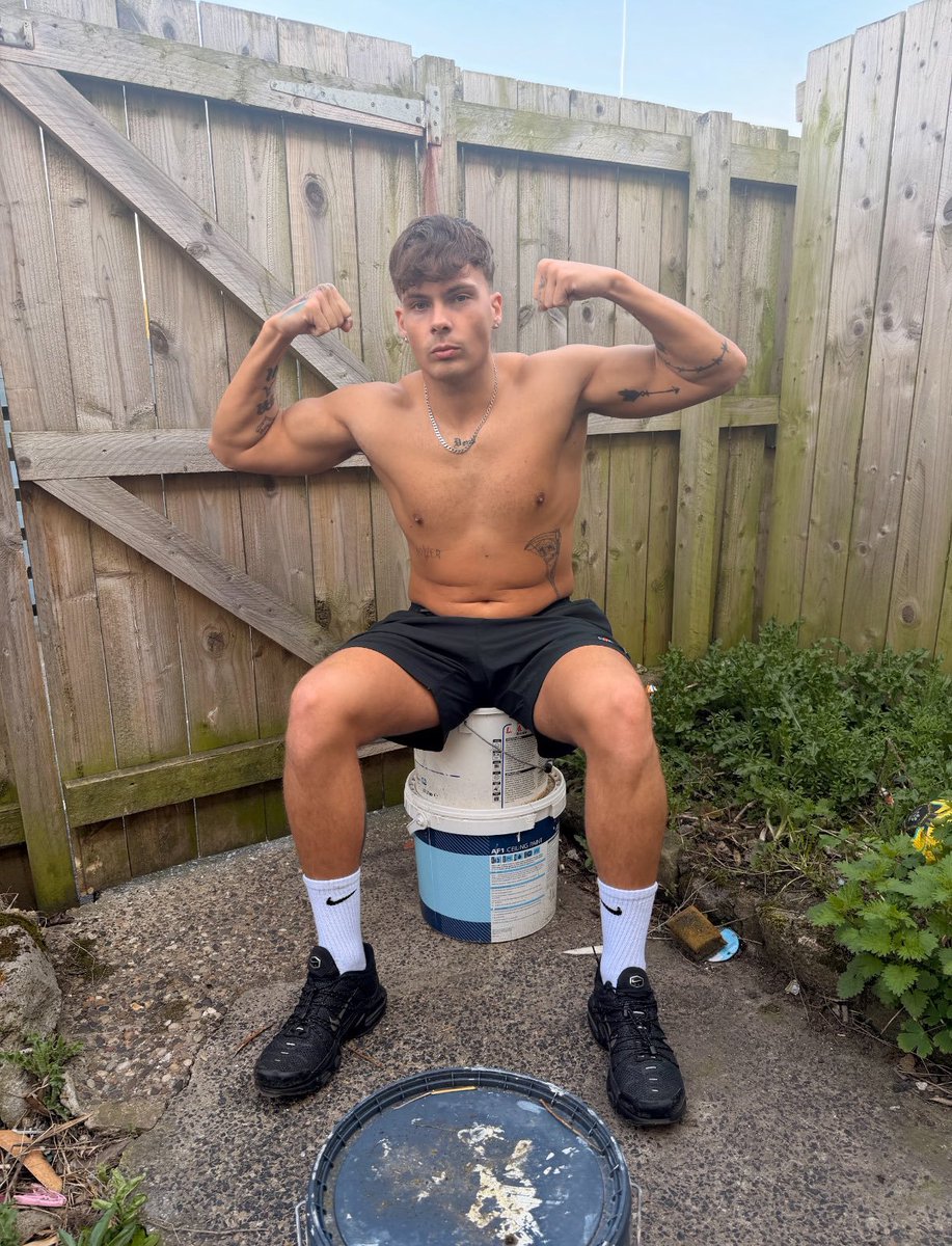 cashmaster0043's tweet photo. Who’s gonna replace the paint? https://t.co/Y5MIYB9ODY
